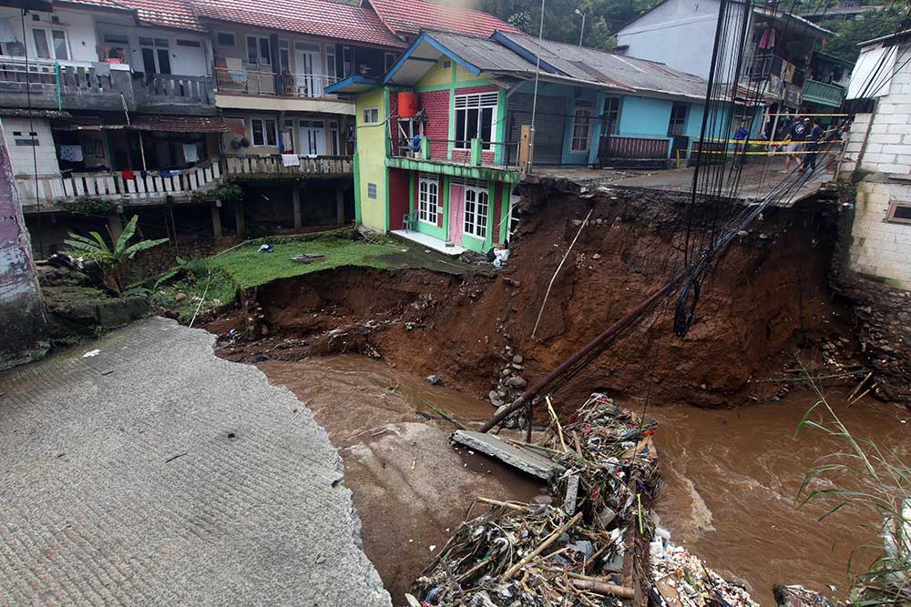  Ratusan Warga di Bogor Terdampak Banjir Luapan Sungai Ciliwung