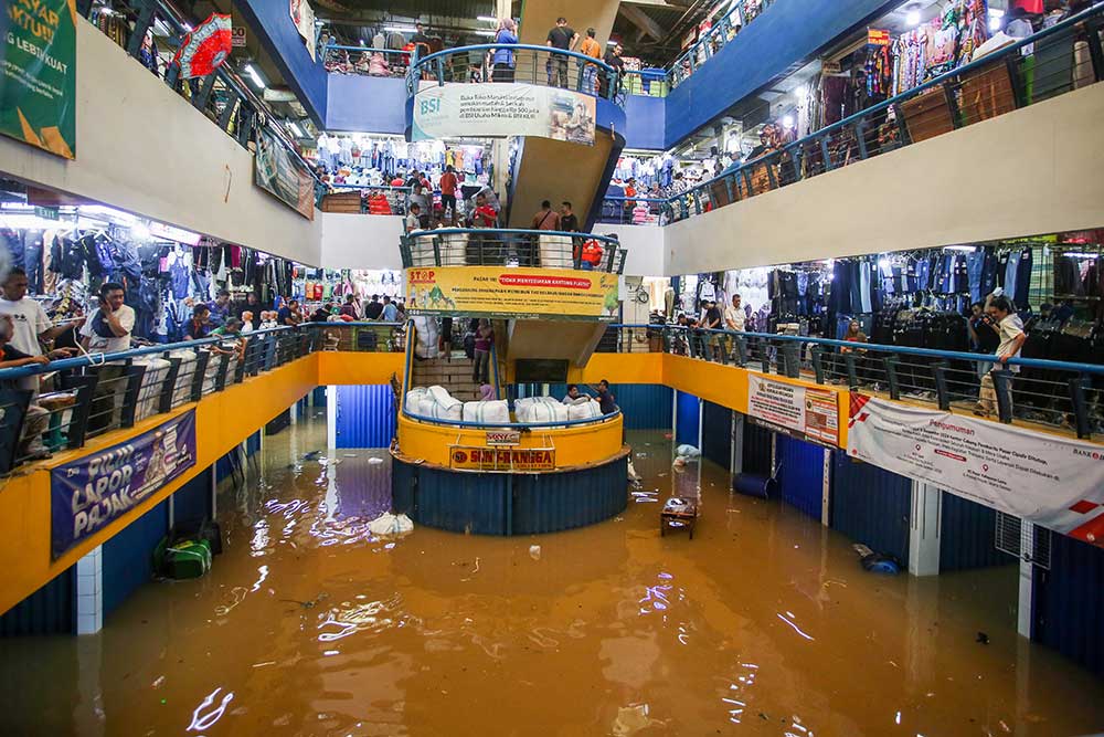  Pasar Cipulir Terendam Banjir Luapan Kali Pesanggrahan