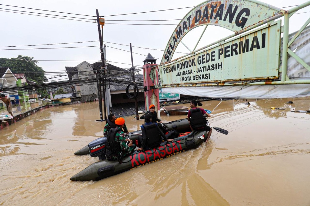  Banjir Bekasi Makan Korban, Seorang Pria Hilang Terbawa Arus Banjir di Jatiasih