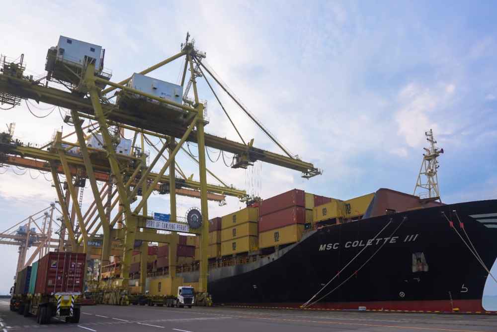  Februari, Arus Peti Kemas di PT Terminal Petikemas Surabaya Naik 3,82%