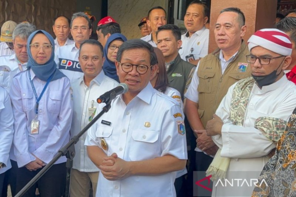  Kontroversi Pramono Tinjau Banjir Pakai Helikopter