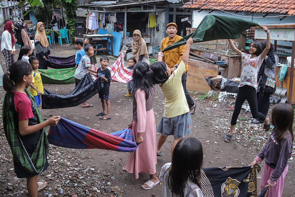  Permainan Tradisional Menggunakan Sarung