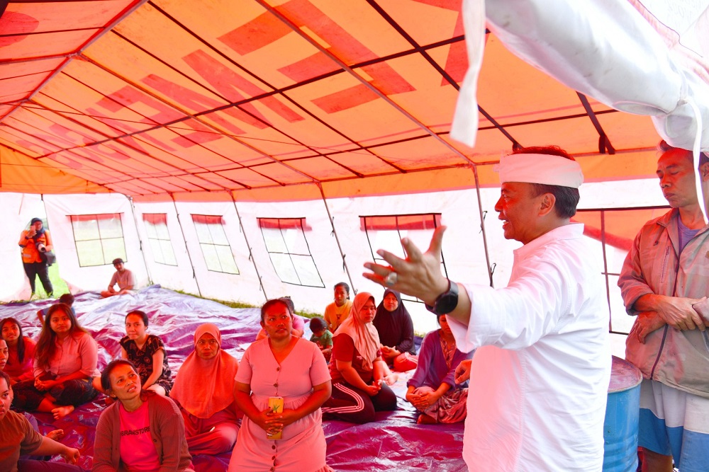  Pemprov Jabar Salurkan Bantuan Tahap Pertama Bagi Korban Banjir Kabupaten Bandung