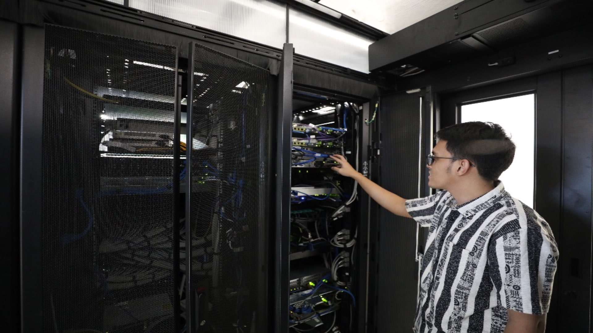  Mempertimbangkan Prospek Saham Emiten Data Center Toto Sugiri (DCII) yang Kian Melesat