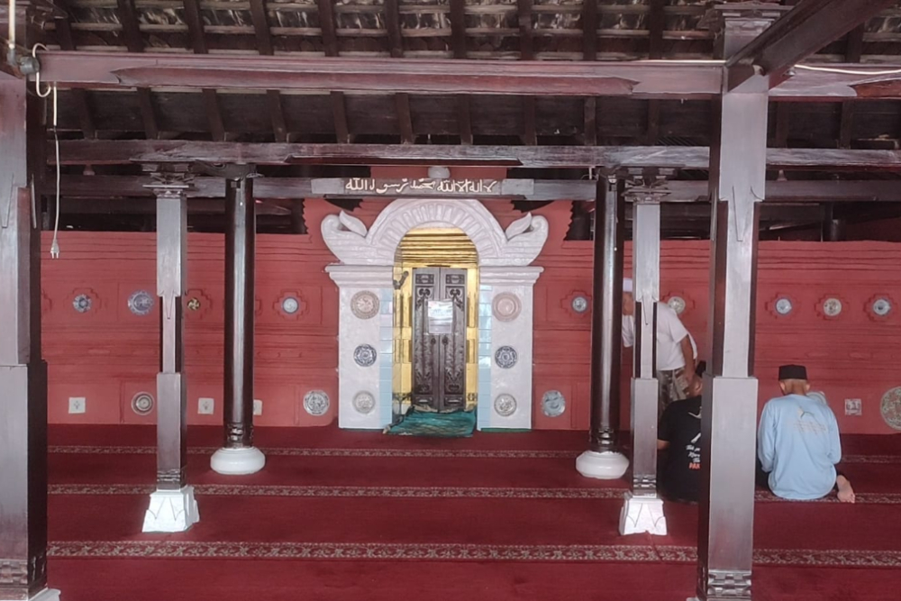  Melihat Sejarah Masjid Merah Cirebon, Pesona yang Bertahan Berabad-abad