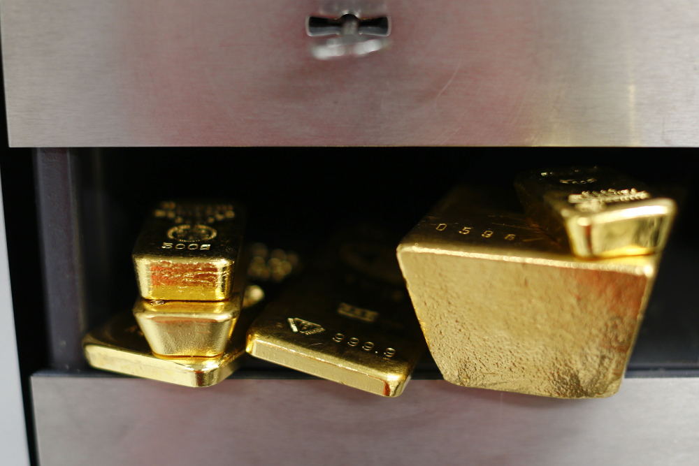  OJK Ungkap Usaha Bank Emas Bullion Dilindungi Asuransi
