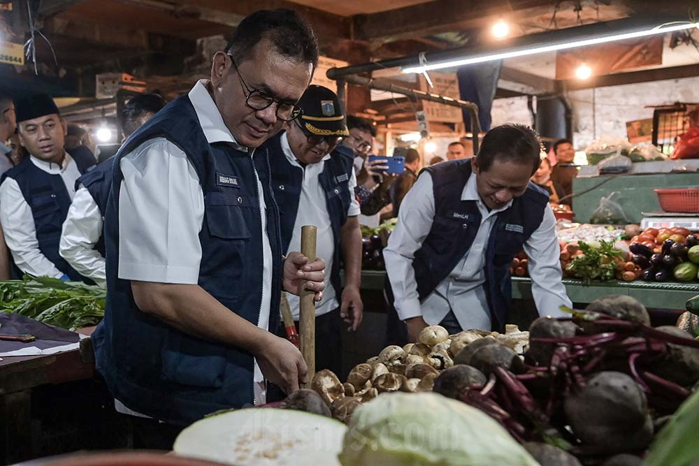  Pengecekan Harga Bahan Pokok dan Kampanye Kelola Sampah Pasar