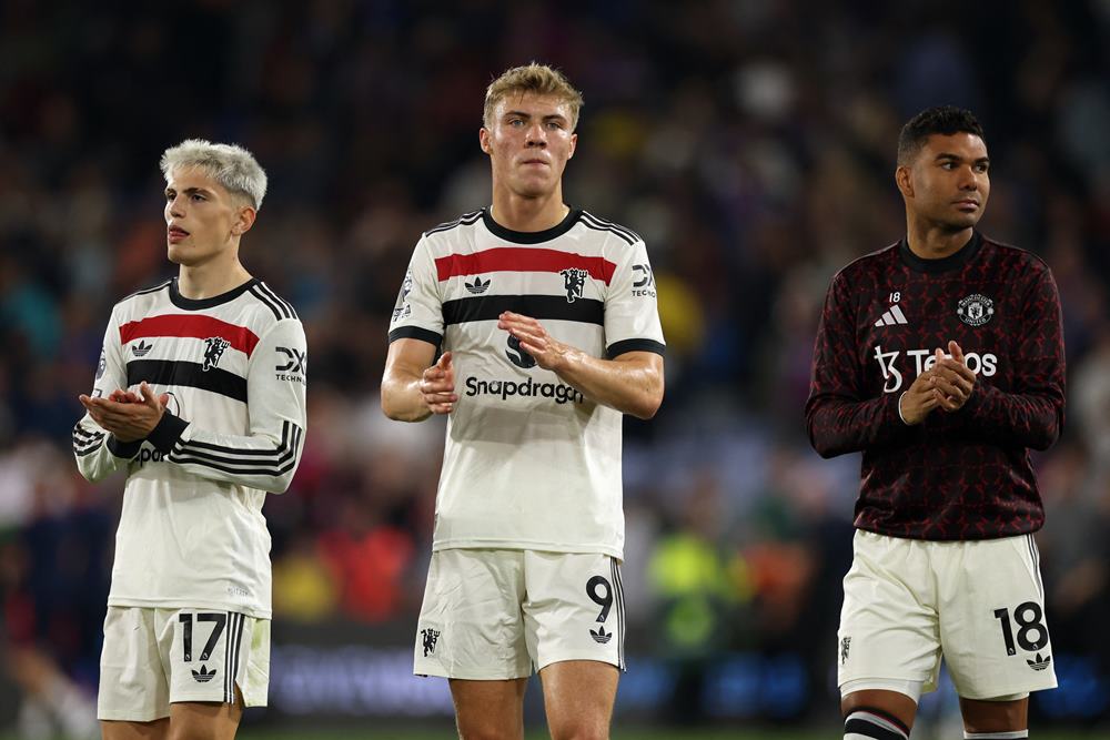 Para pemain Manchester United Alejandro Garnacho, Rasmus Hojlund, dan Casemiro/REUTERS-Ian Walton