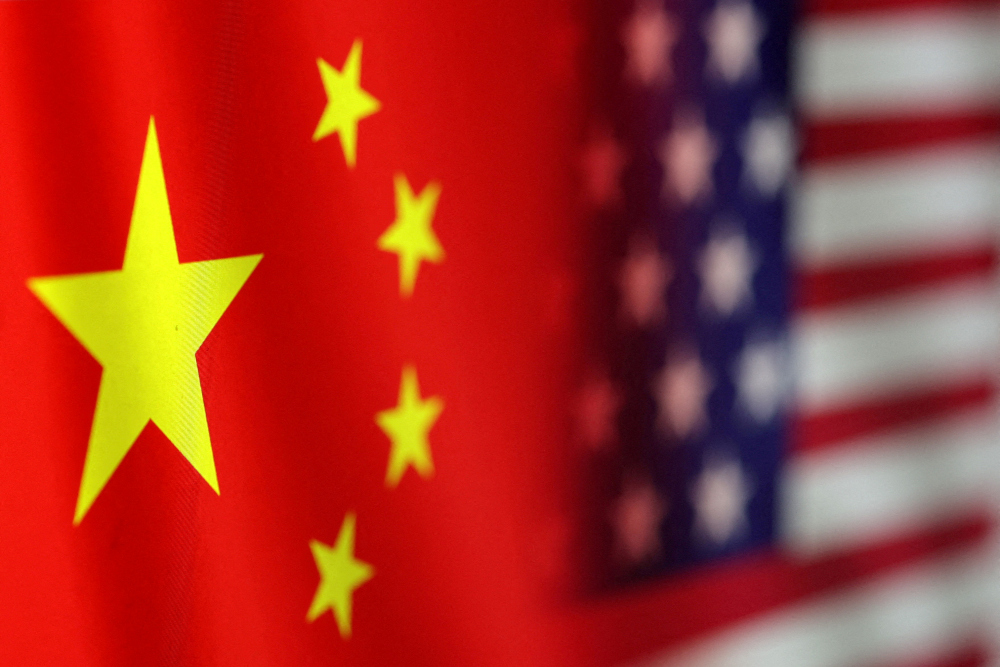 Ilustrasi bendera China dan Amerika Serikat (AS). / Reuters-Dado Ruvic-illustration