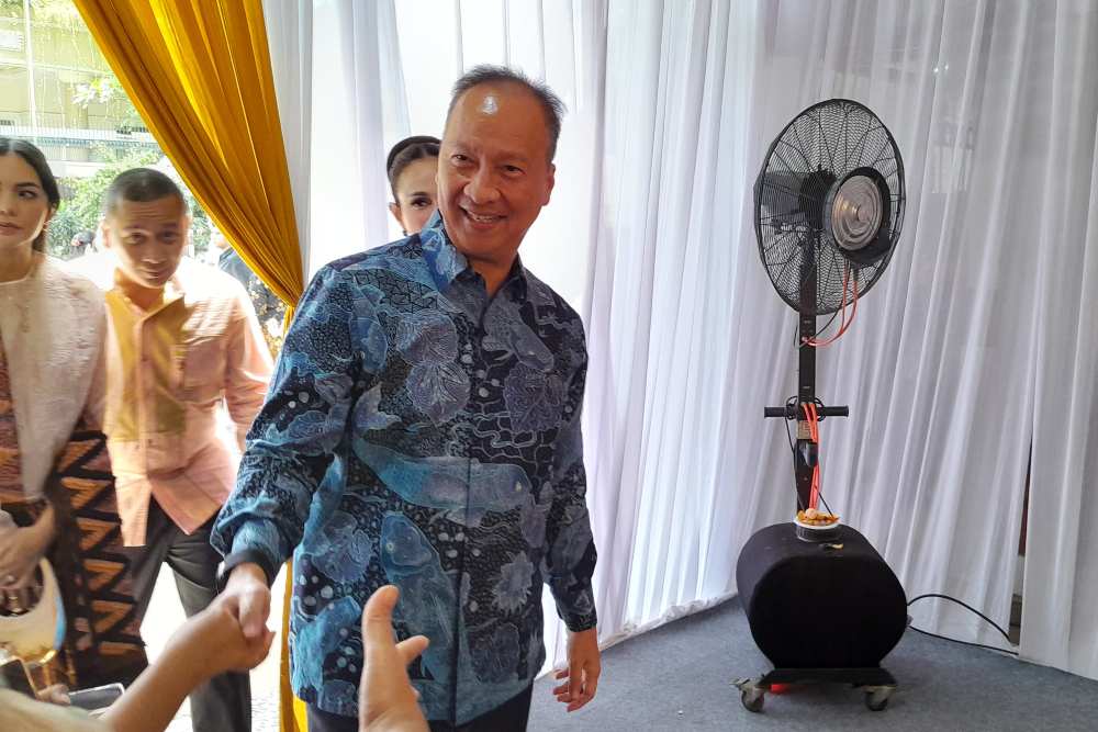 Menteri Perindustrian Agus Gumiwang Kartasasmita merayakan Idulfitri dengan silaturahmi ke rumah dinas Menteri Energi dan Sumber Daya Mineral (ESDM) Bahlil Lahadalia di Jalan Denpasar Raya, Jakarta Selatan, Senin (31/3/2025). Bisnis/Mochammad Ryan H
