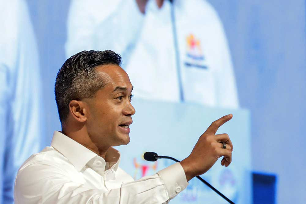 Ketua Umum Kamar Dagang dan Industri (Kadin) Indonesia Anindya Bakrie memberikan paparan saat acara Rapimnas Kamar Dagang dan Industri (Kadin) 2024 di Jakarta, Minggu (1/12/2024). Bisnis/Fanny Kusumawardhani