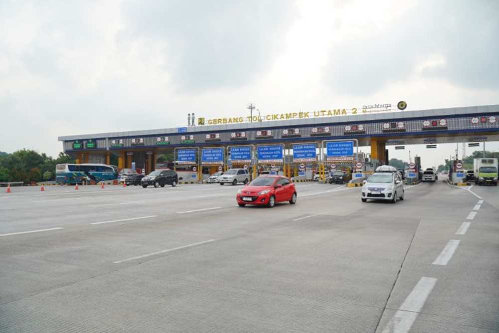 Kondisi ruas jalan Tol Cikampek terpantau lancar saat H-1 Lebaran/Antara