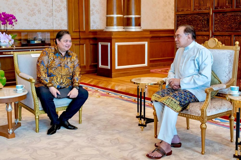  Airlangga Bertemu PM Malaysia Anwar Ibrahim, Bahas Tarif Trump?