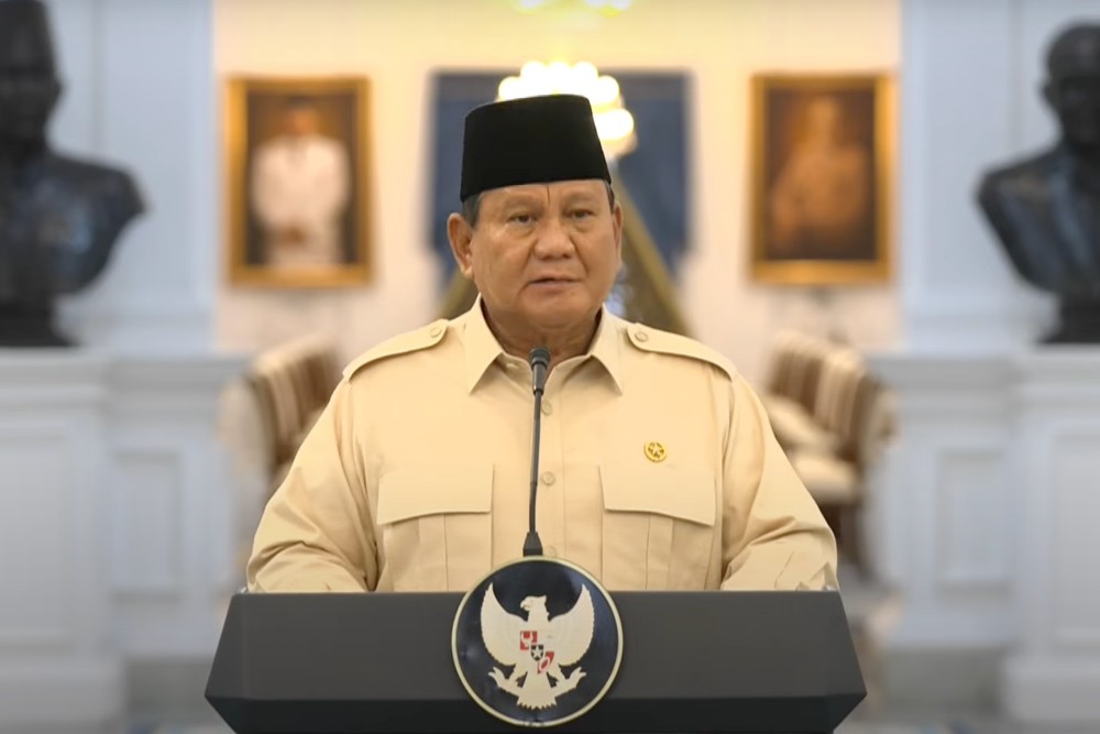 Presiden Prabowo Subianto mengumumkan kebijakan THR & Gaji 13 bagi ASN, PPPK, Hakim, TNI Polri, & Pensiunan Tahun 2025 di Istana Negara, pada Selasa (11/3/2025). Youtube Setpres RI