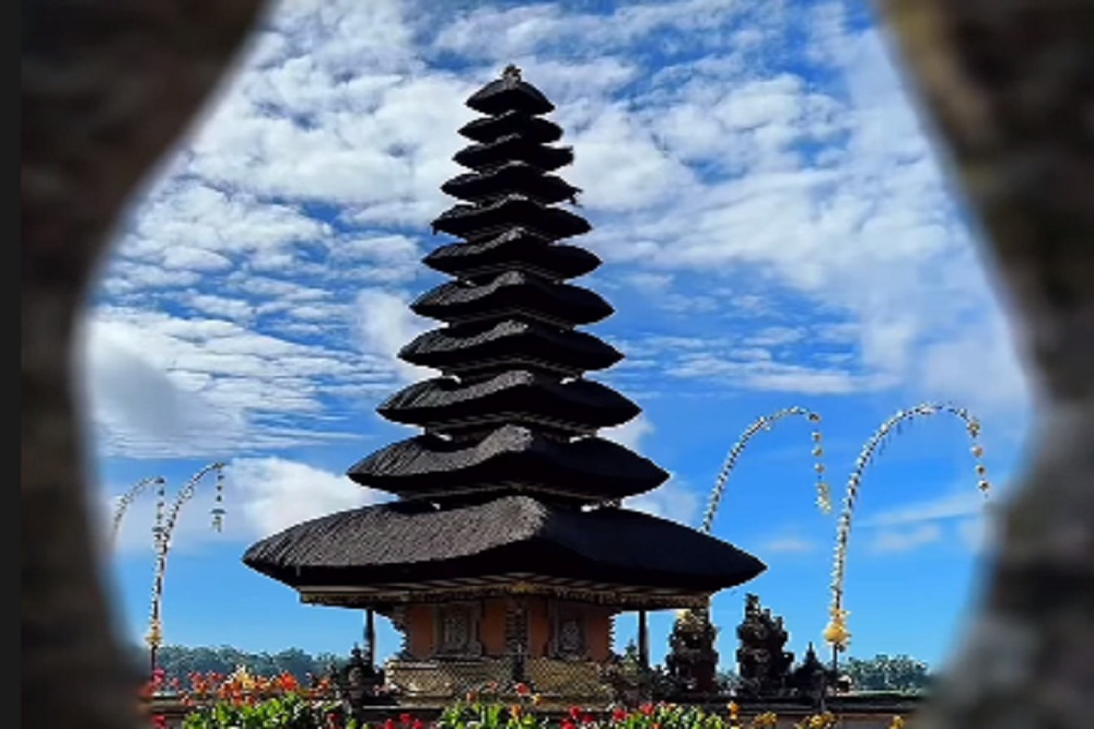  Kunjungan Wisatawan ke Ulun Danu Beratan Turun 15% pada Libur Lebaran 2025