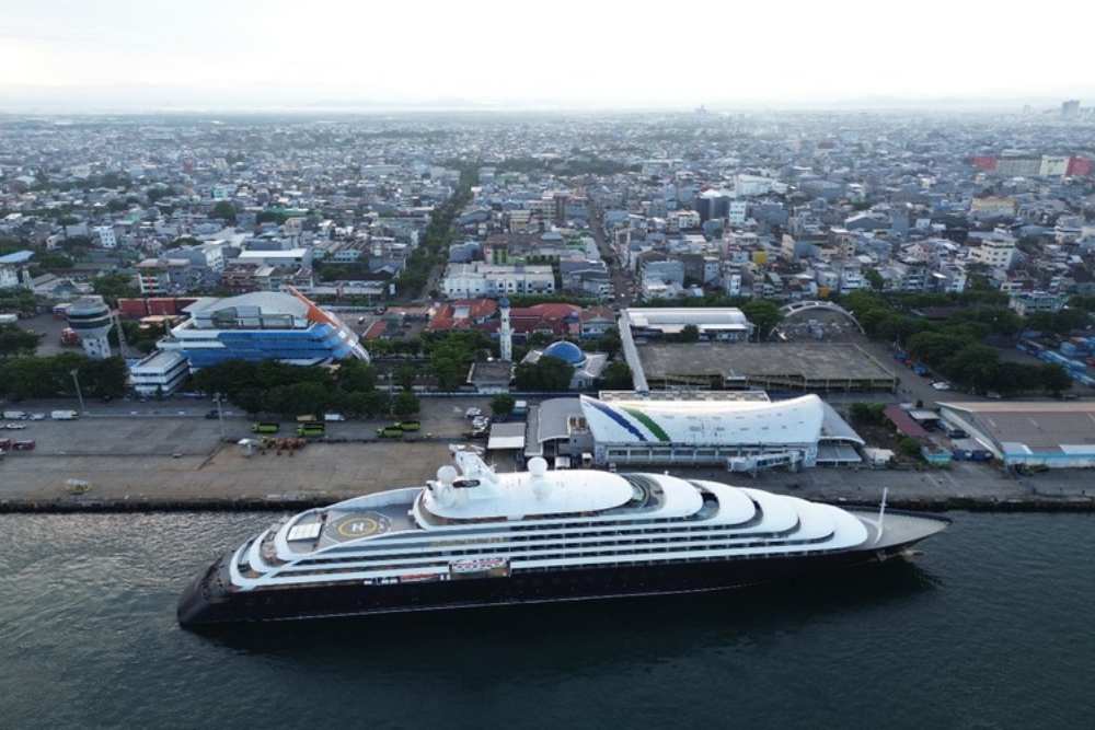Kapal Pesiar Scenic Eclipse II saat bersandar di Pelabuhan Makassar./Pelindo