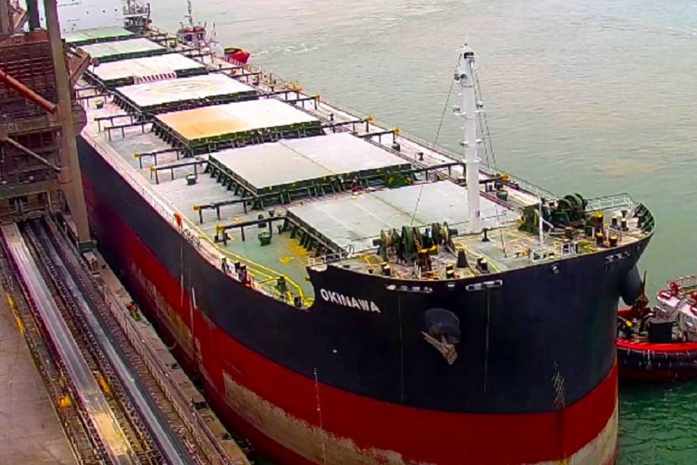  PT Terminal Teluk Lamong Catat Ship to Ship 34 Menit
