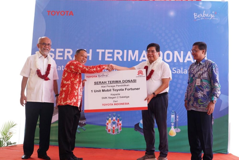  Tingkatkan Kualitas Pendidikan Vokasi, TMMIN Donasikan Fortuner ke SMK di Salatiga