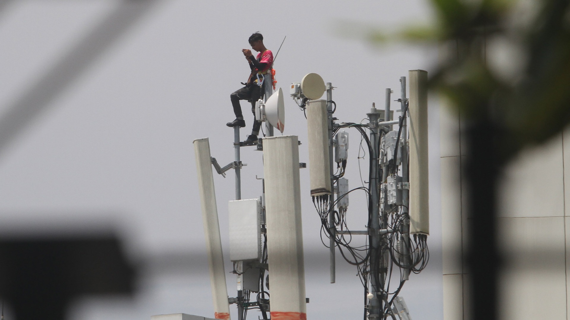  Ujian Segmen B2B Telkom - Indosat Cs