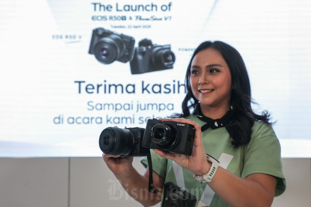  Canon Luncurkan Kamera Mirrorless EOS R50 V