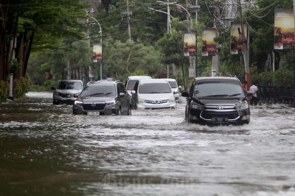  Sidak Dini Hari, Wali Kota Agung Temukan Penyebab Banjir di Pekanbaru