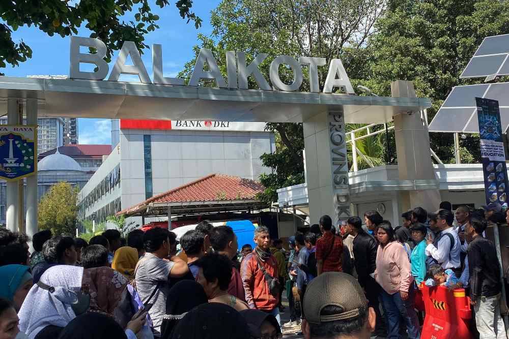  Mengadu Nasib di Balai Kota: Cerita Perjuangan Pelamar PPSU Rela Antre dari Pagi
