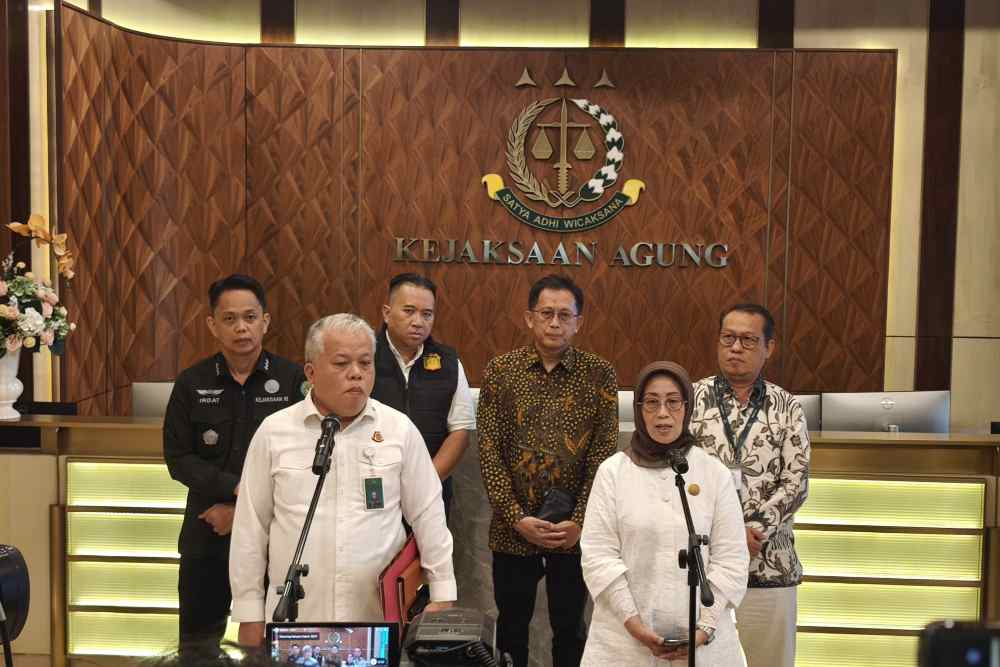  Kejagung Serahkan 10 Bundel Dokumen Kasus Perintangan Penyidikan ke Dewan Pers