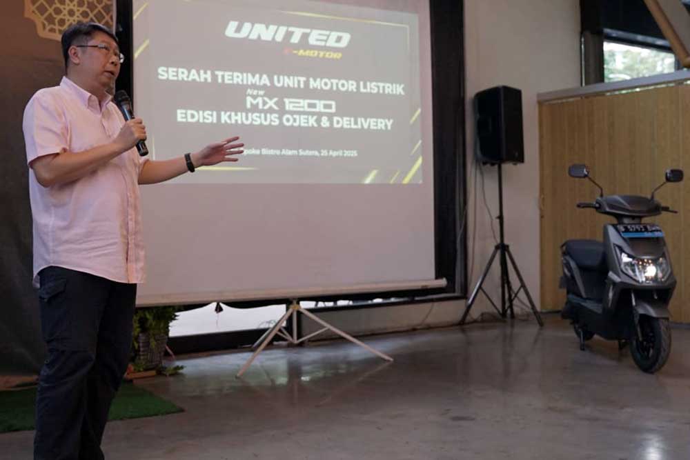  United E-Motor Lakukan Serah Terima Motor Listrik Tipe MX1200 Edisi Khusus Ojek & Delivery