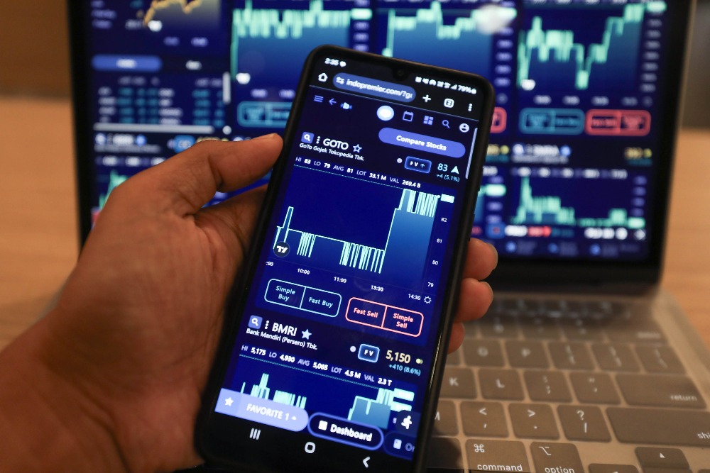  Indeks Bisnis-27 Ditutup Menguat, Saham CTRA hingga MIKA Kinclong