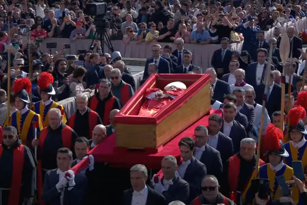  Vatikan Siapkan Makam dari Marmer Italia Bertuliskan "Fransiscus" untuk Paus