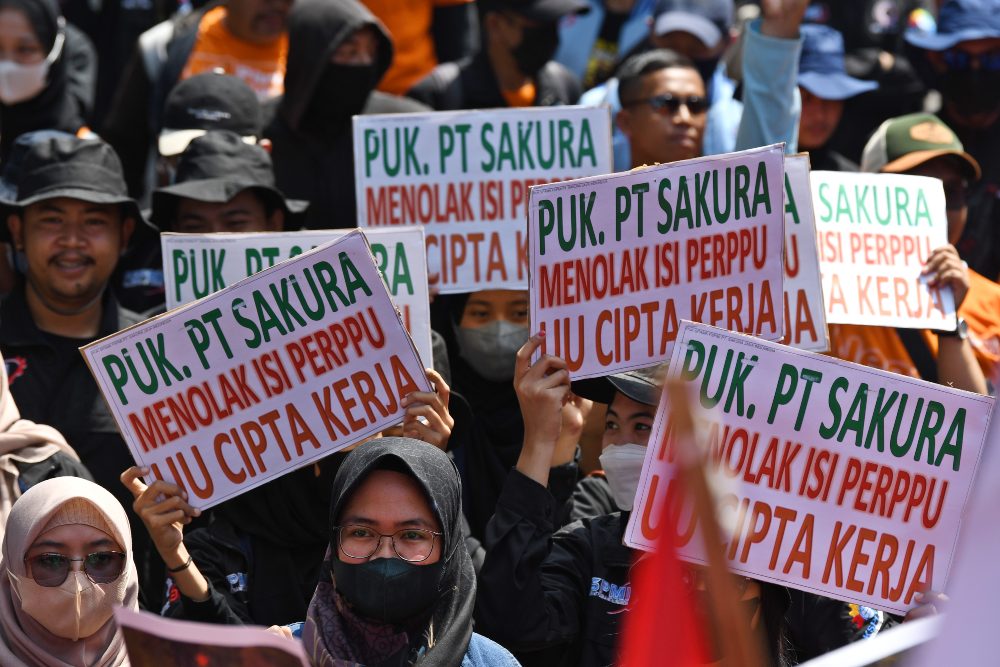  Badai PHK: Kelas Menengah Bawah Kerepotan, Bos Perusahaan Tetap Aman