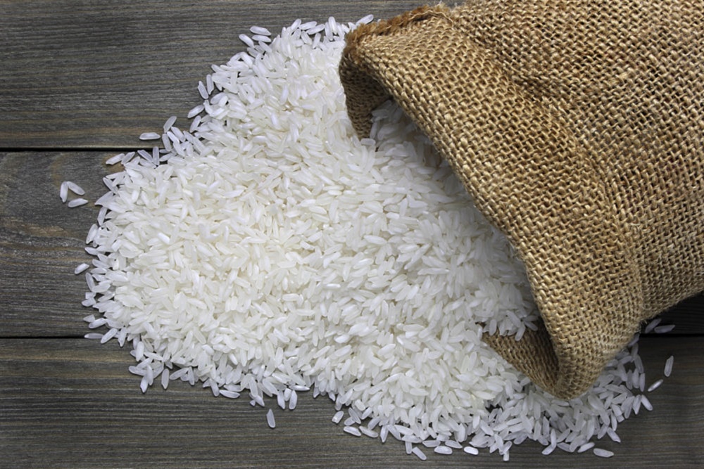  DPR Cecar Bos Bulog soal 300.000 Ton Beras Berkutu, Kerugian Tembus Rp3,6 Triliun