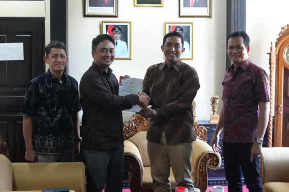  BPK Serahkan Hibah Bantuan Partai Politik Rp1,01 Miliar di Jembrana