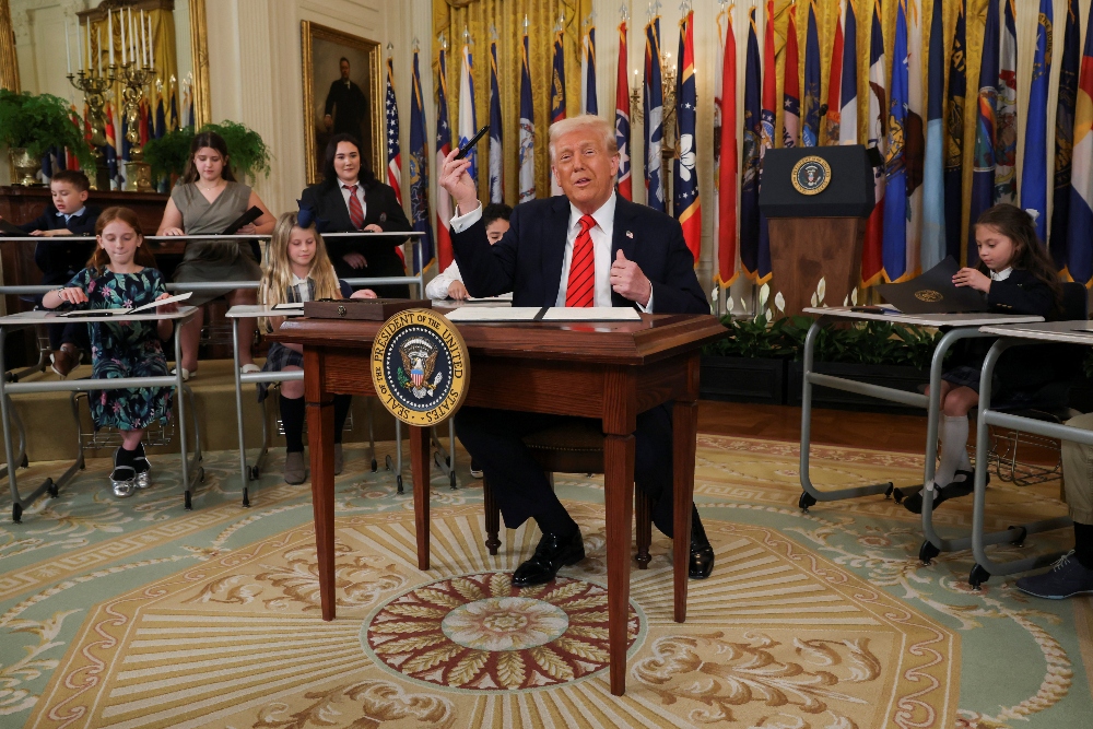  Resmi, Trump Revisi Tarif Impor untuk Sektor Otomotif