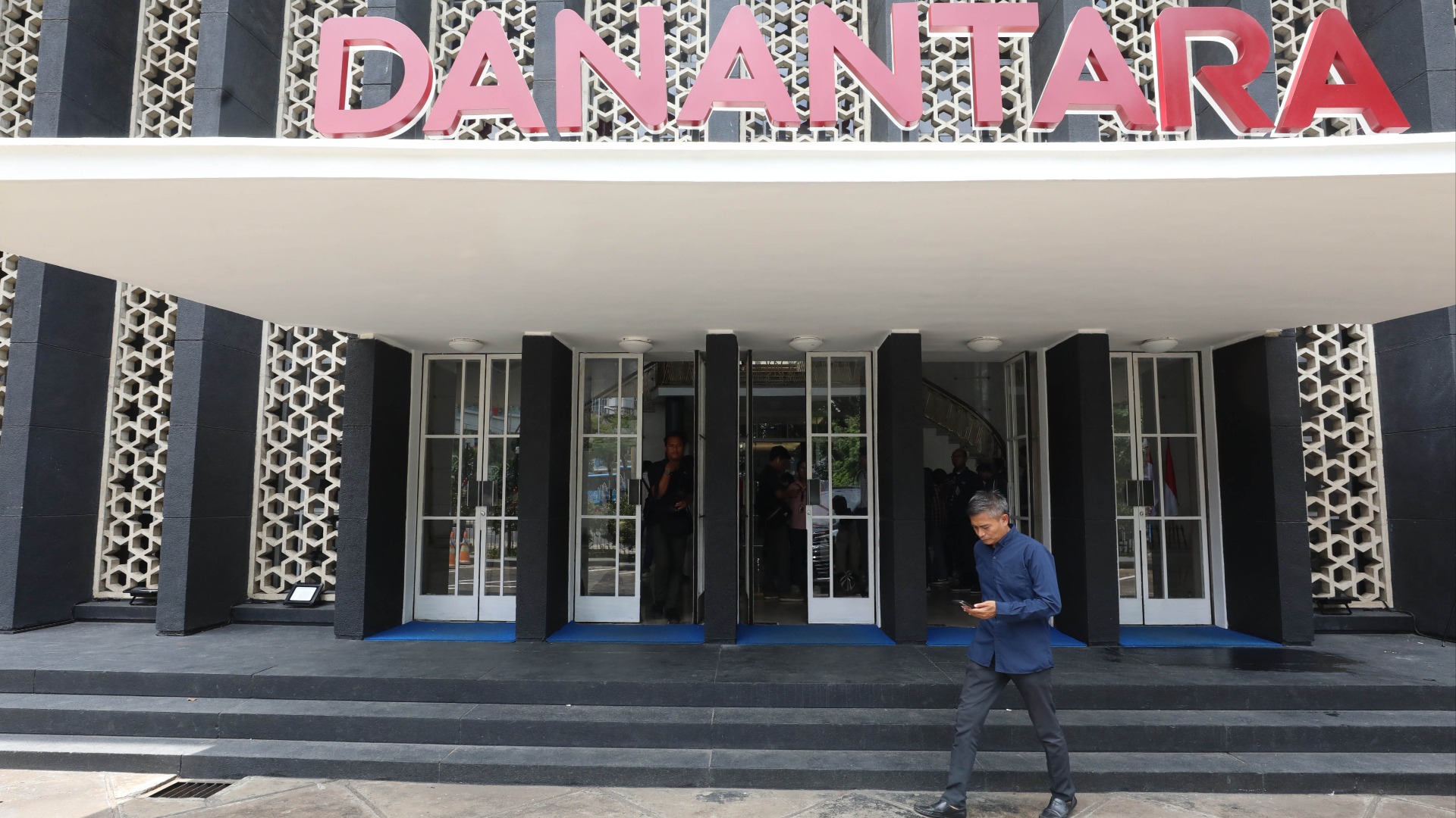  Prabowo Aims $1 Trillion for Danantara, Calls for Ethical Reform