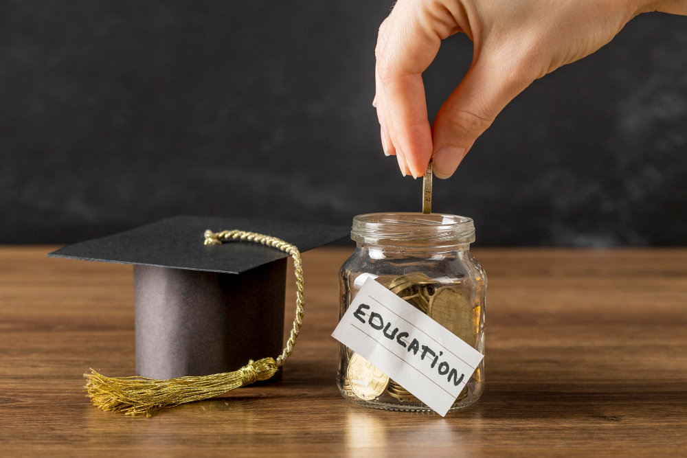  Tips Keuangan, 5 Cara Mempersiapkan Dana Darurat untuk Pendidikan Anak