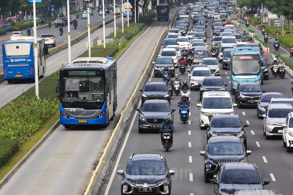 Hari Buruh: Cek Penyesuaian Rute Transjakarta di Sekitar Monas Hari Ini!