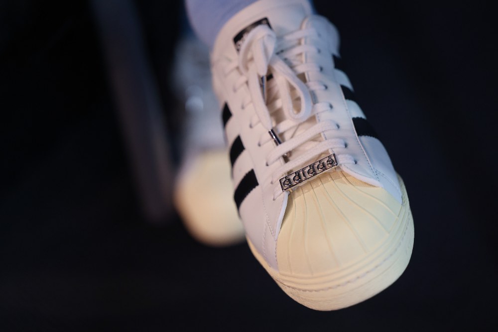 Adidas Tahan Target Keuangan Imbas Tarif Trump