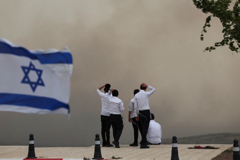 Foto-foto Kebakaran Hebat di Israel, Api Sulit Dipadamkan