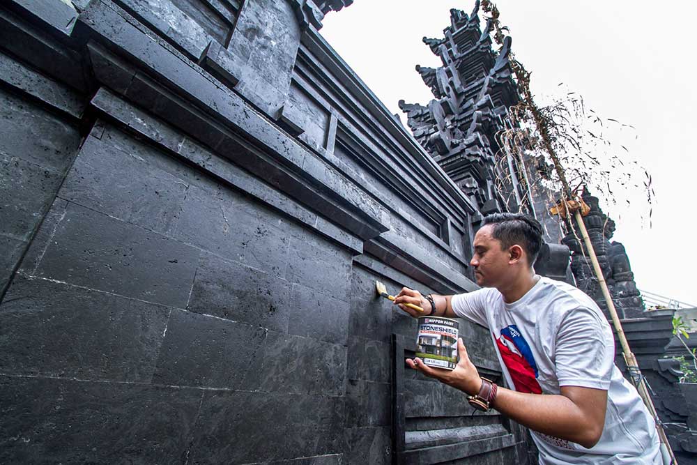  Nippon Paint Melakukan Peremajaan Pura Agung Kertajaya di Hari Raya Kuningan