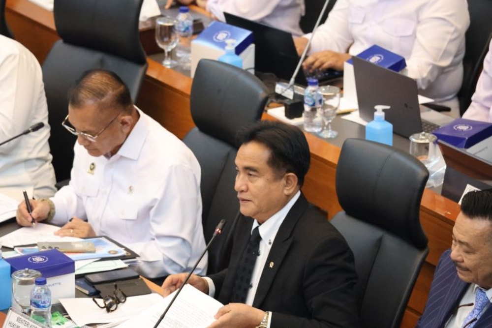 Menko Kumham Imipas Yusril Ihza Mahendra saat rapat kerja bersama Komisi I DPR di Kompleks Parlemen, Senayan, Jakarta, Selasa (11/2/2025). ANTARA/HO-Kumham Imipas
