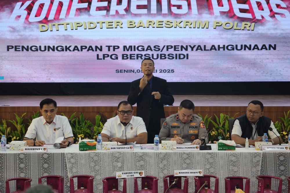 Dirtipidter Bareskrim Polri, Brigjen Nunung Syaifuddin hingga Karopenmas Divisi Humas Polri Brigjen Trunoyudo Wisnu Andiko di Bareskrim, Senin (5/5/2025)/Bisnis-Anshary Madya Sukma