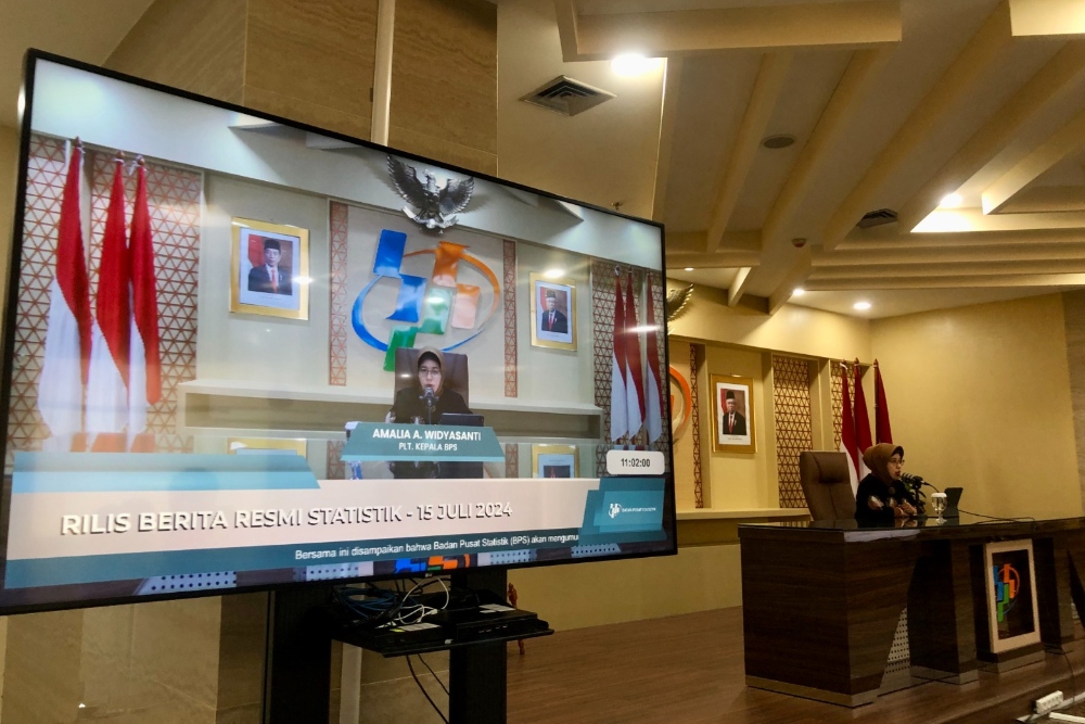 Plt. Kepala BPS Amalia Adininggar Widyasanti dalam Rilis Berita Resmi Statistik di Kantor BPS, Senin (15/7/2024)/Bisnis-Annasa Rizki Kamalina