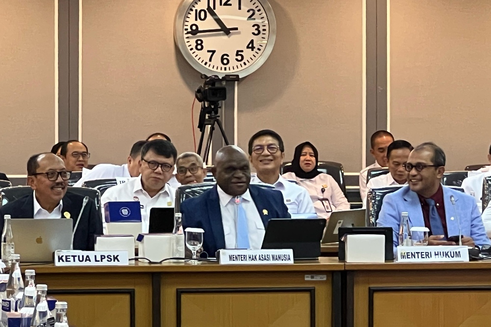 Menteri HAM Natalius Pigai saat rapat kerja dengan Komisi XIII DPR, di Kompleks Parlemen, Senayan, Jakarta Pusat, Kamis (13/2/2025)/BISNIS-Annisa Nurul Amara