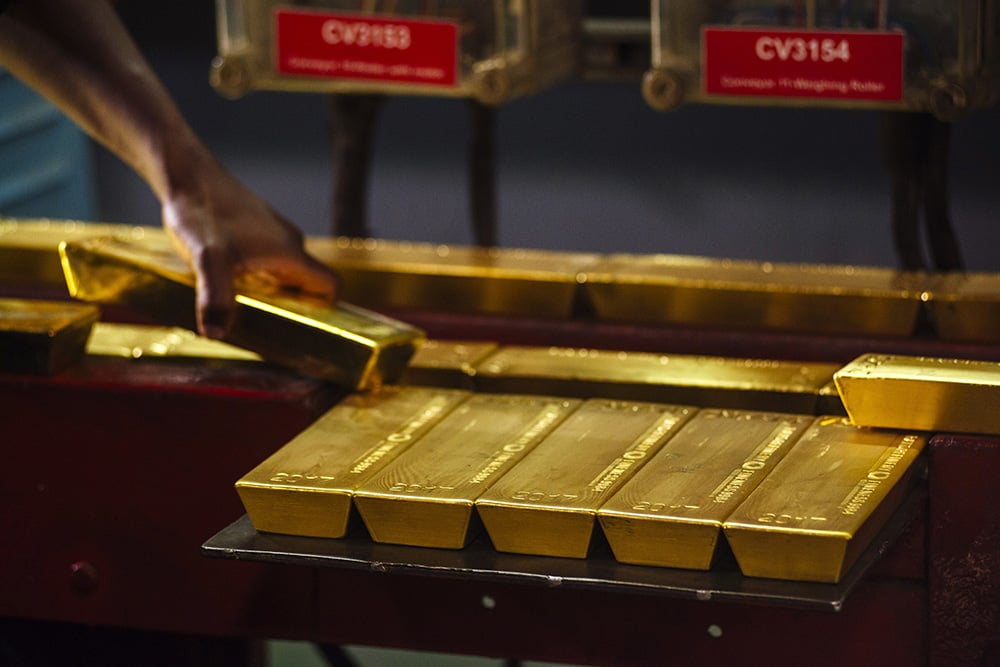 Harga Emas Melejit Dipicu Pelemahan Dolar AS