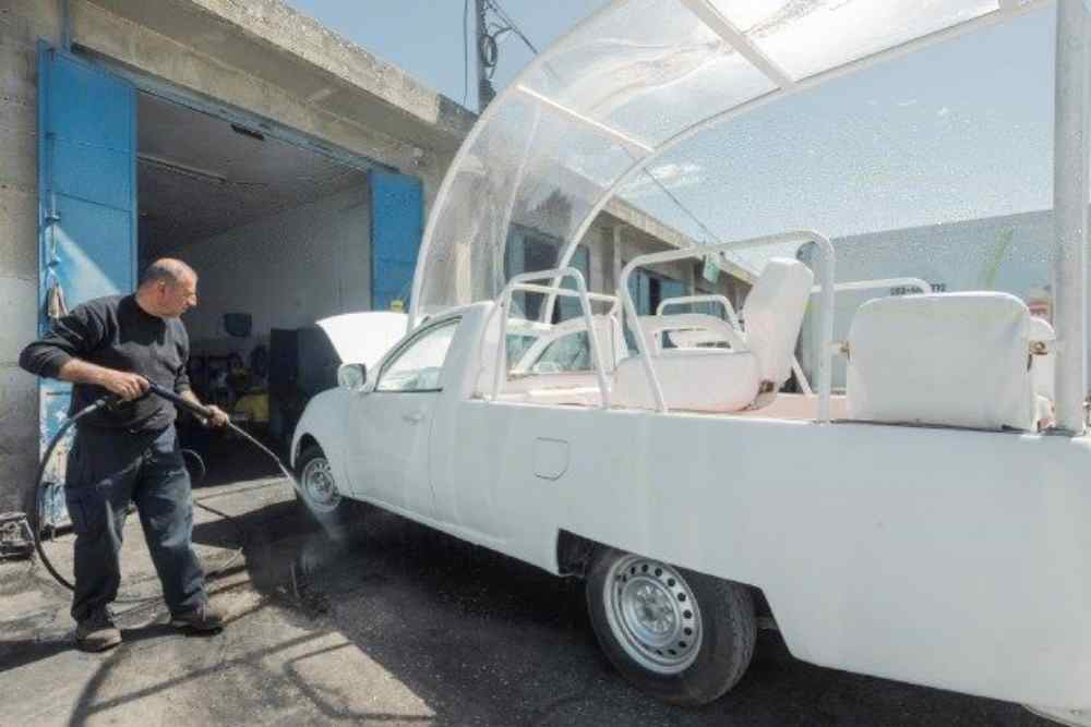 Paus Fransiskus Wariskan Popemobile jadi Klinik Kesehatan Keliling Anak-anak di Gaza