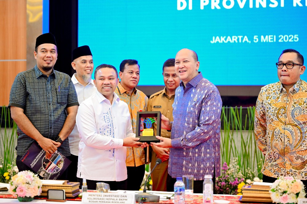  Gubernur Riau Rayu Bos Danantara Investasi Rel KA Batu Bara