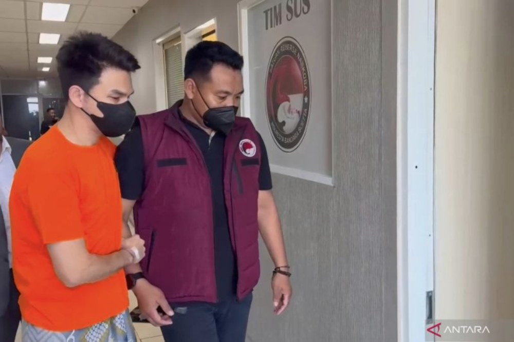  Polisi Bongkar Peran Jonathan Frizzy Selundupkan Vape Isi Obat Keras