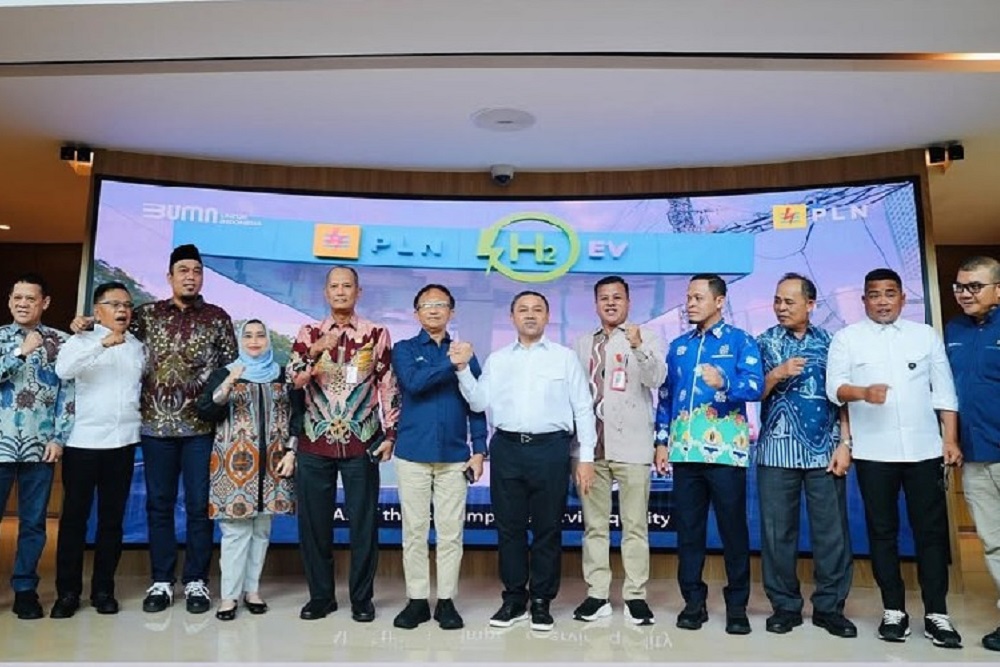  Pemprov Riau Minta PLN Alirkan Listrik ke Seluruh Dusun pada 2026