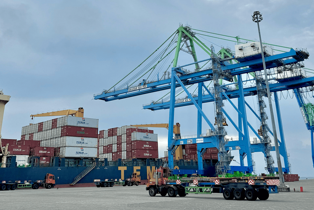  Terminal Petikemas Makassar Pindah ke Makassar New Port Tuntas Tahun 2027